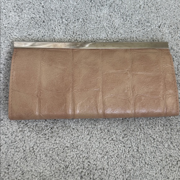 Elegant Tan Clutch - Picture 2 of 9